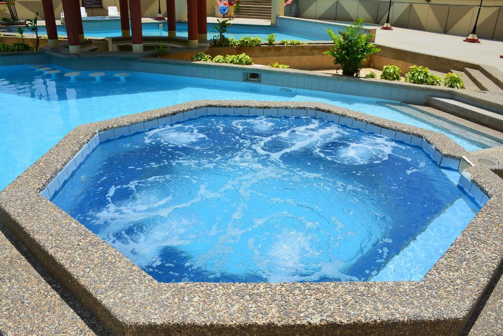 Playa Almendro Resort Tonsupa Exterior photo