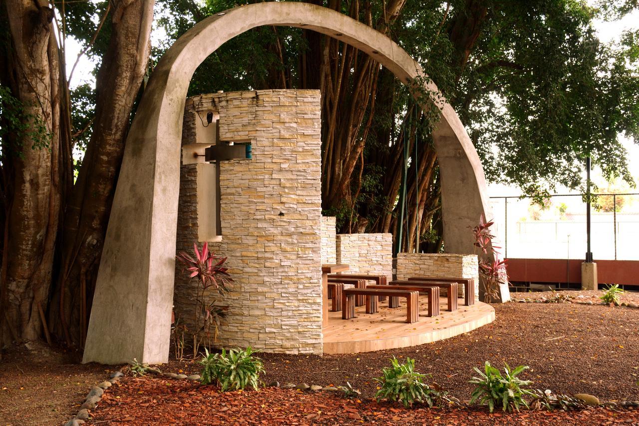 Playa Almendro Resort Tonsupa Exterior photo